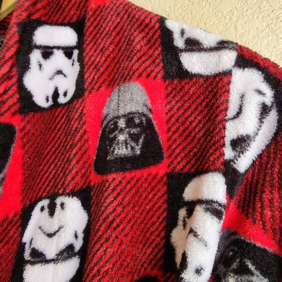 Star Wars Stormtrooper Red and Black Belted Bathrobe - Picture 4 of 8